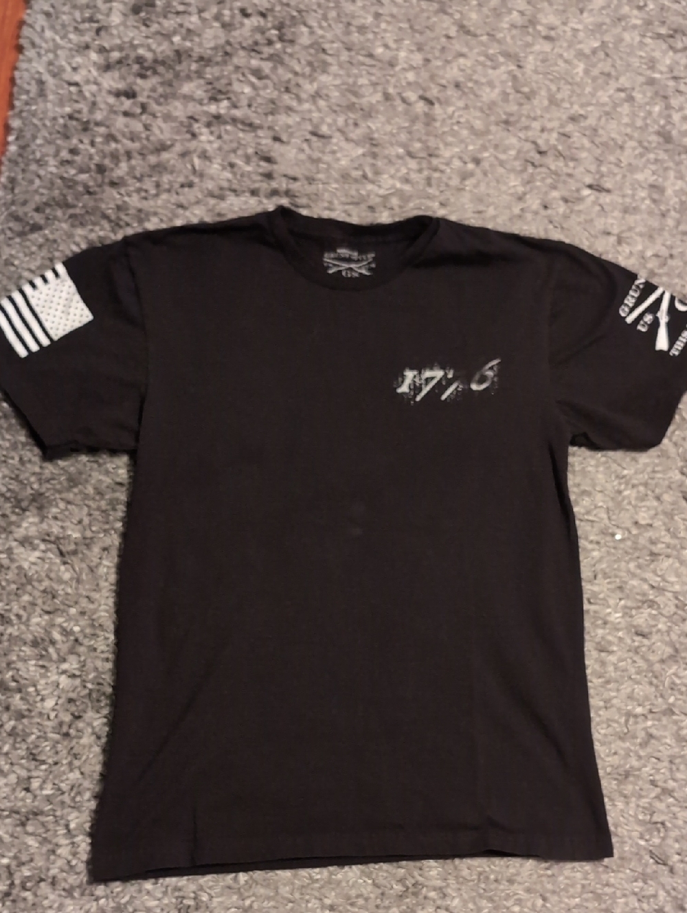 Grunt Style Black Short-Sleeve Tee with White Sleeve Graphics Size M